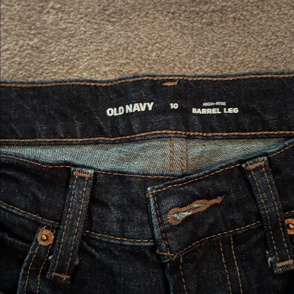 Old Navy High-Rise Barrel Leg Jeans in Dark Blue